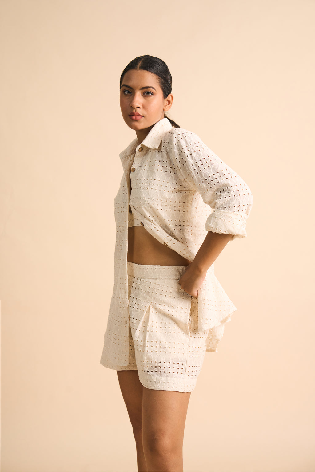 IVORY SCHIFFLI SHORTS