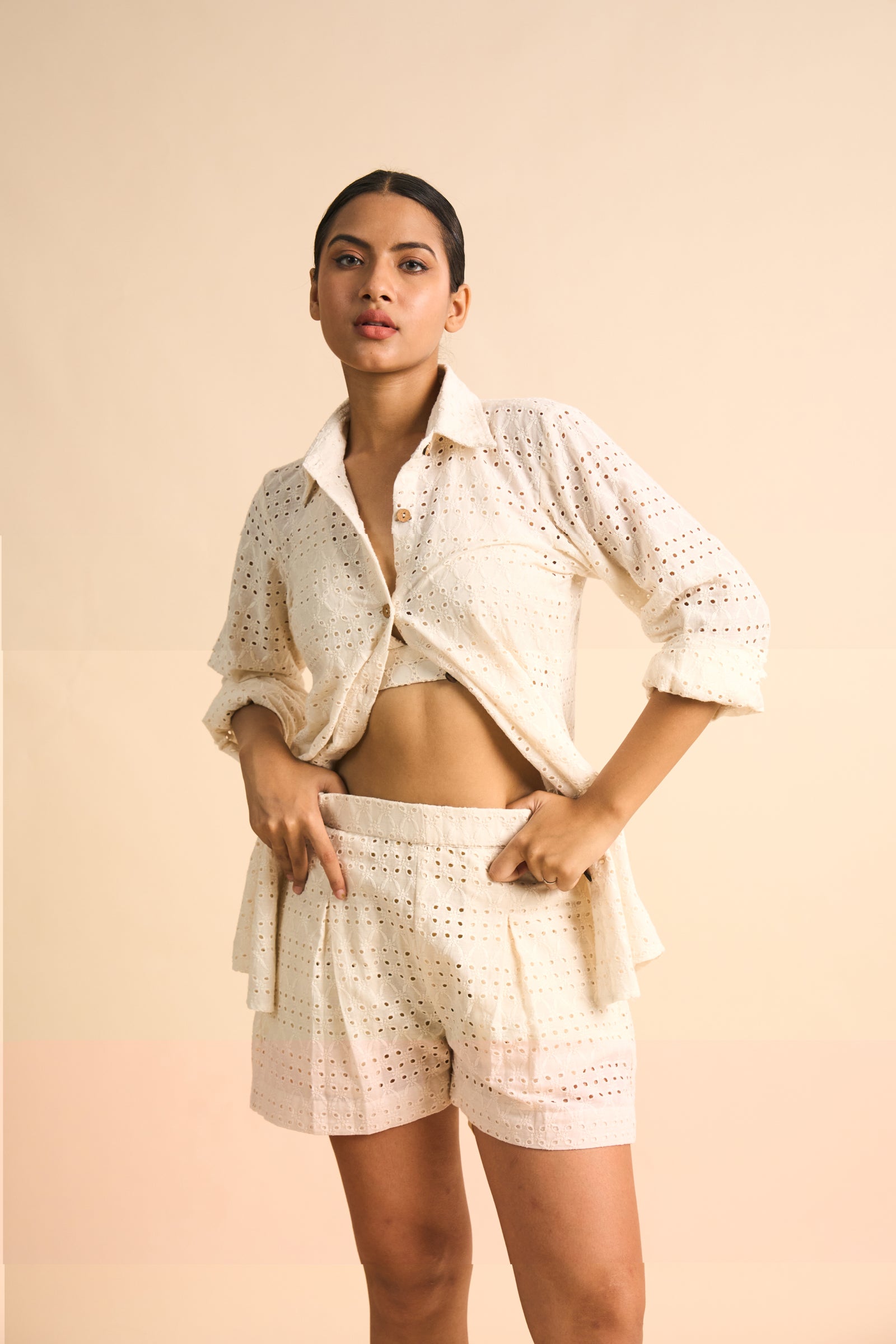 IVORY SCHIFFLI SHORTS